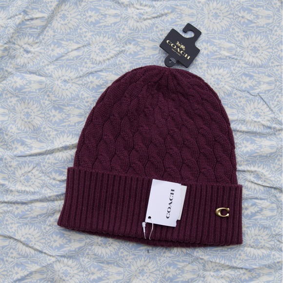 Coach NWT Maroon Burgundy Purple Cable Knit Beanie - Picture 1 of 3